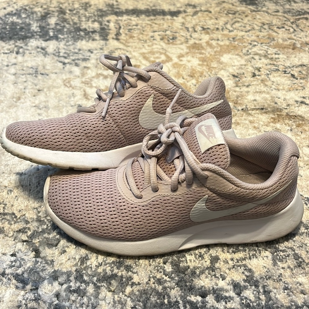 Women’s Nike athletic shoe, blush rose